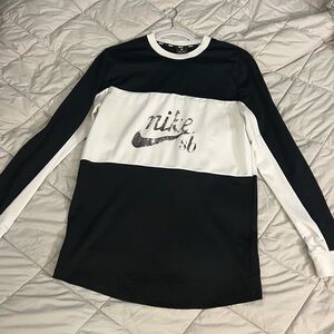 Nike SB Long Sleeve Shirt size small